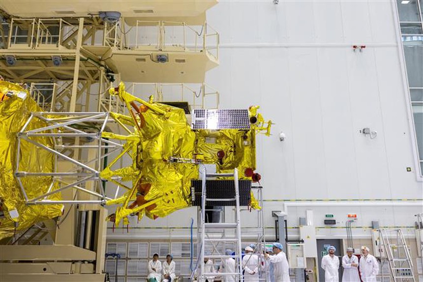 Roscosmos mất liên lạc với tàu thăm dò Mặt Trăng Luna-25 - Ảnh 1. Roscosmos mất liên lạc với tàu thăm dò Mặt Trăng Luna-25 - Ảnh 1.