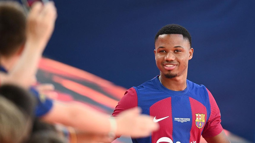 Chuyển nhượng MU 21/8: Mbappe bất ngờ có cơ hội gia nhập MU, Ten Hag xác nhận Maguire ở lại - Ảnh 5. Chuyển nhượng MU 21/8: Mbappe bất ngờ có cơ hội gia nhập MU, Ten Hag xác nhận Maguire ở lại - Ảnh 5.