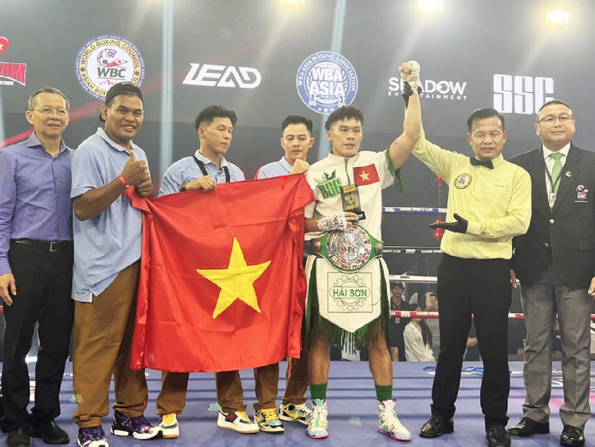Knock-out võ sĩ Thái Lan, tay đấm Việt giành đai WBC lịch sử - Ảnh 3. Knock-out võ sĩ Thái Lan, tay đấm Việt giành đai WBC lịch sử - Ảnh 3.
