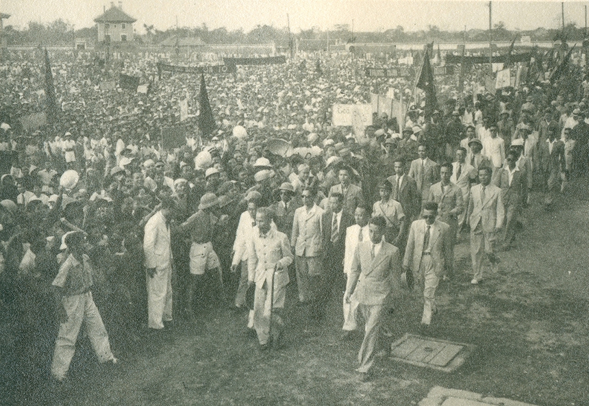 Ảnh = Ký ức = Lịch sử (kỳ 81): Cách mạng tháng Tám giải phóng những nguồn lực tinh thần của Việt Nam - Ảnh 1.