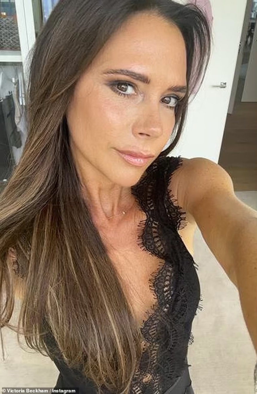 Loạt sao nổi tiếng có vẻ ngoài bất chấp tuổi tác: Brad Pitt, Jennifer Lopez, Victoria Beckham… - Ảnh 4.