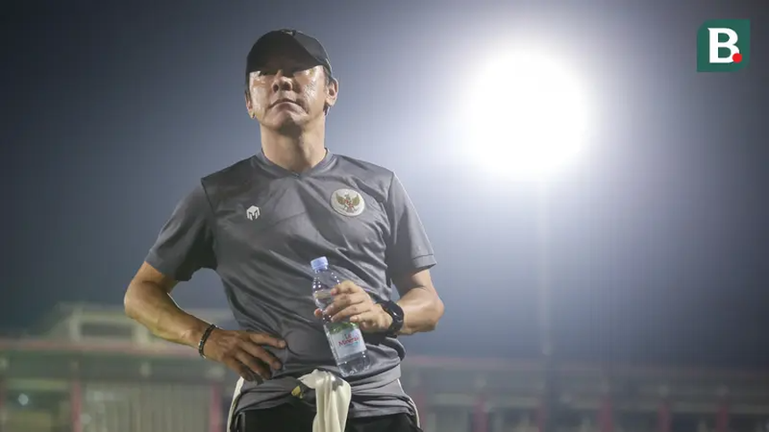 Tin nóng thể thao tối 22/8: Em họ Công Phượng được HLV Troussier triệu tập, CĐV Indonesia đòi HLV Shin Tae Yong từ chức - Ảnh 3.