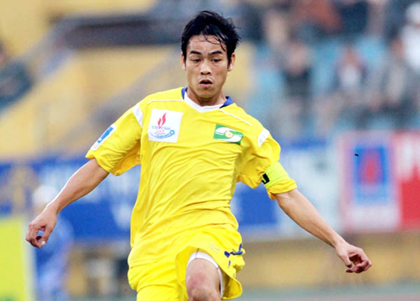 Pha phạm lỗi kinh hoàng giữa Samson và Huy Hoàng: Vụ va chạm 'rúng động' bóng đá Việt - Ảnh 4.