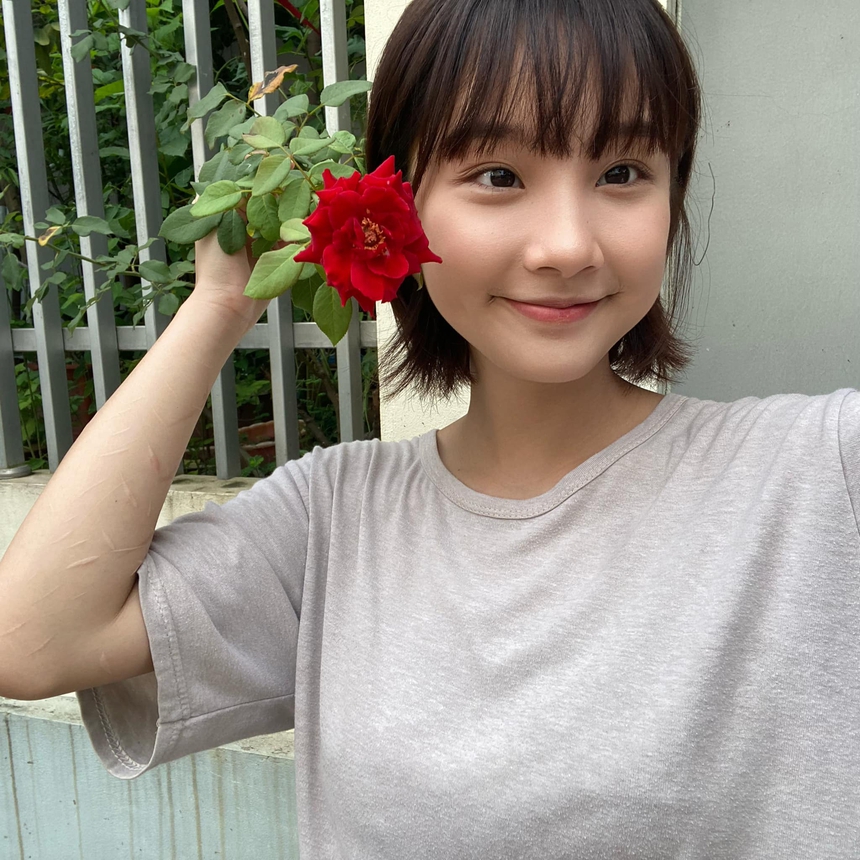 2 nữ phụ phim giờ vàng 'Món quà của cha', 'Làng trong phố' khiến khán giả bàn tán sôi nổi hơn cả nhân vật chính - Ảnh 5.