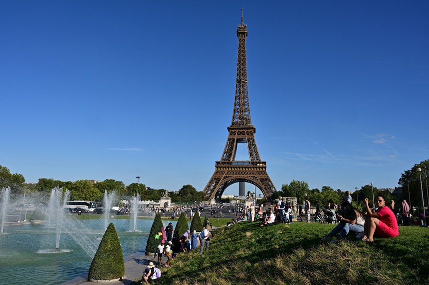 Pháp ban bố báo động đỏ về nắng nóng ở miền Nam - Ảnh 1. Pháp ban bố báo động đỏ về nắng nóng ở miền Nam - Ảnh 1.