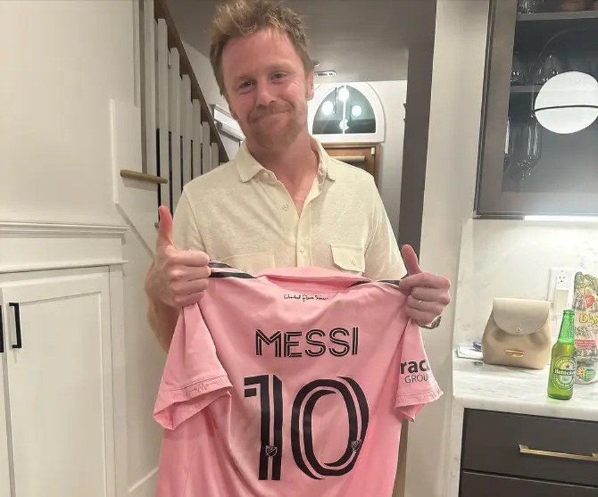 Tiền vệ McCarty tiết lộ thú vị về mùi hương trên áo đấu của Messi - Ảnh 2.