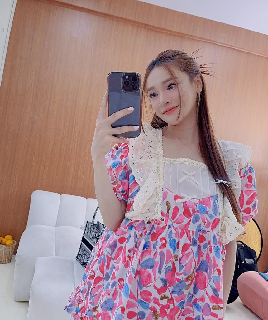 Nhã Phương khoe bụng bầu những tháng cuối thai kỳ, nhan sắc ngày càng thăng hạng  - Ảnh 2.