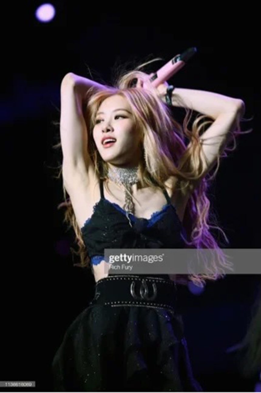 Trang phục sân khấu siêu ngắn của Blackpink: Gợi cảm hợp lý hay hở hang không phù hợp? - Ảnh 11. Trang phục sân khấu siêu ngắn của Blackpink: Gợi cảm hợp lý hay hở hang không phù hợp? - Ảnh 11.