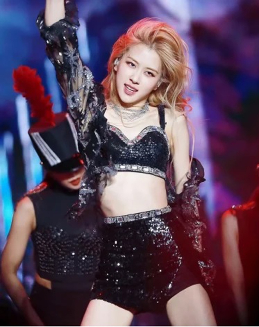 Trang phục sân khấu siêu ngắn của Blackpink: Gợi cảm hợp lý hay hở hang không phù hợp? - Ảnh 10. Trang phục sân khấu siêu ngắn của Blackpink: Gợi cảm hợp lý hay hở hang không phù hợp? - Ảnh 10.