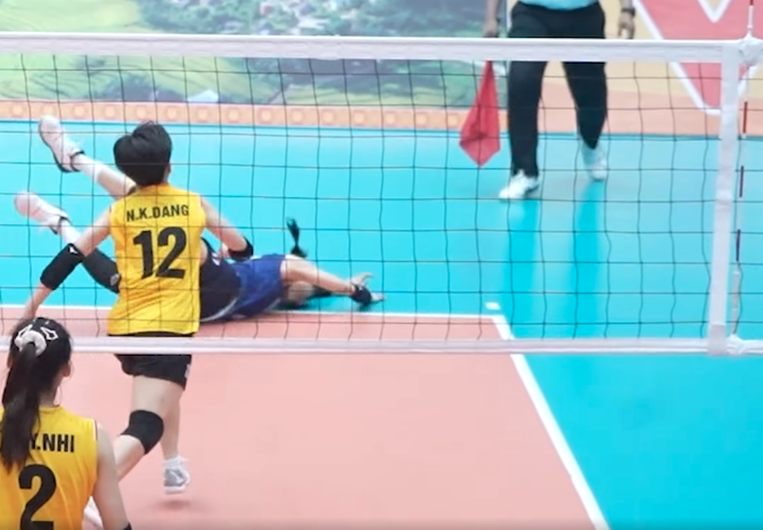 Xót xa 'Nữ hoàng block' Đoàn Thị Xuân đập mặt xuống sàn, nỗ lực đánh tiếp giúp ĐT Việt Nam 1 ngược dòng - Ảnh 3.