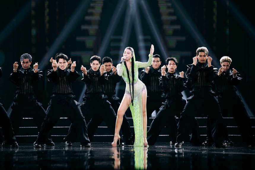 Thu Minh và dàn thí sinh diện bikini trong đêm chung khảo Hoa hậu Hòa bình Việt Nam 2023 - Ảnh 4.