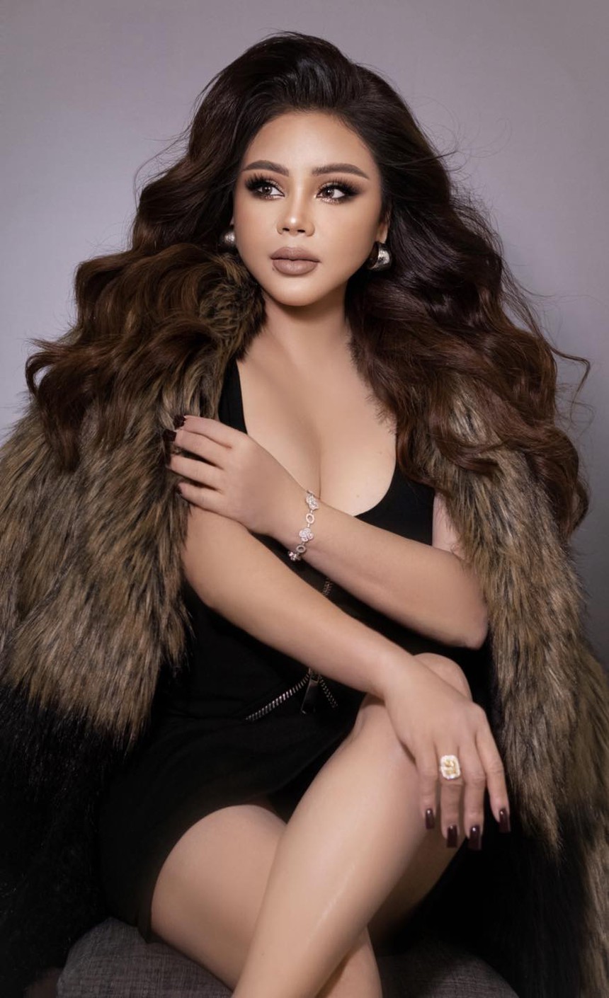 Sao Việt 24/8: Midu đăng ảnh bikini không sợ hở hang, vợ chồng Mạnh Trường 'trốn' con đi chơi riêng - Ảnh 6.