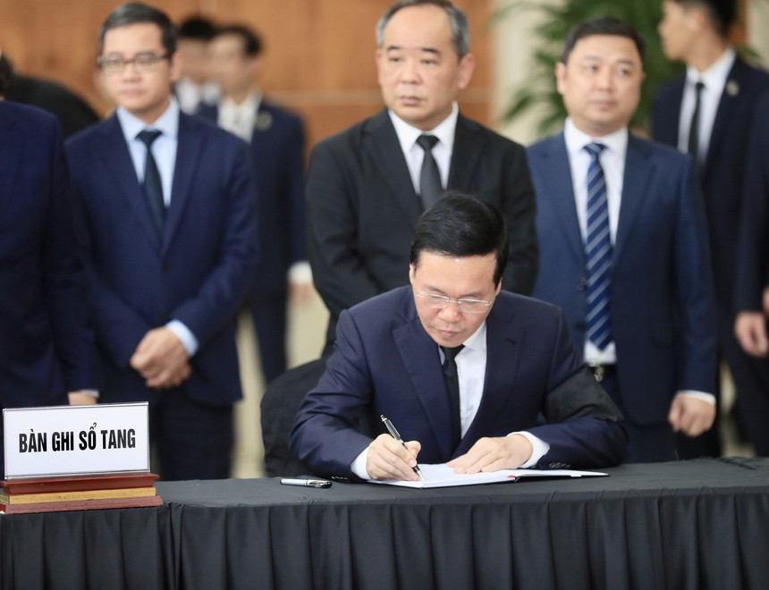 Lễ tang Phó Thủ tướng Lê Văn Thành - Ảnh 9. Lễ tang Phó Thủ tướng Lê Văn Thành - Ảnh 9.