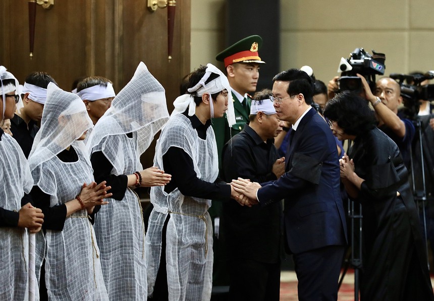 Lễ tang Phó Thủ tướng Lê Văn Thành - Ảnh 6. Lễ tang Phó Thủ tướng Lê Văn Thành - Ảnh 6.