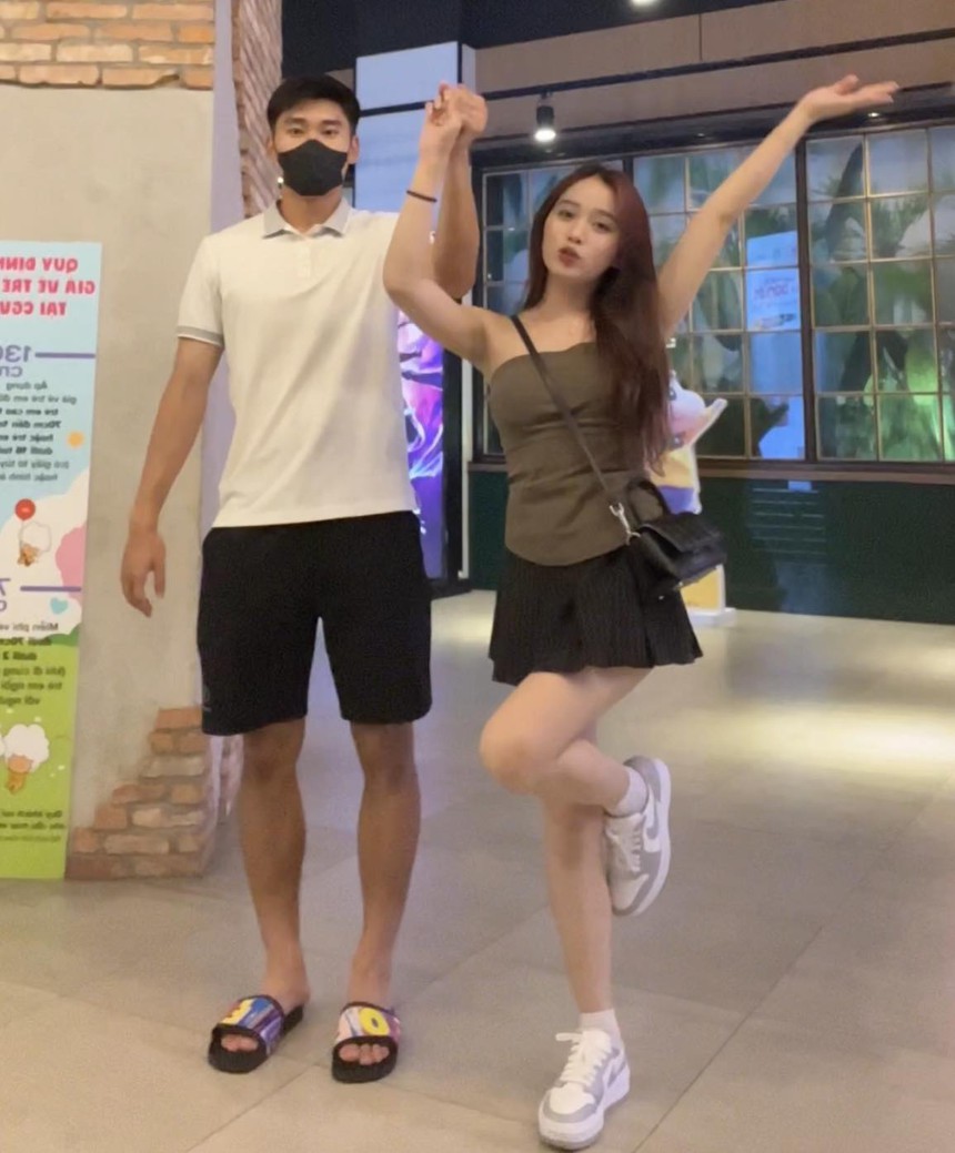 Tan chảy với nhan sắc bạn gái Nhâm Mạnh Dũng, thì ra là hot Tiktoker nổi rần rần - Ảnh 2.