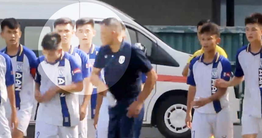 HLV U15 SLNA đánh học trò: Đồng cảm, chứ không đồng tình - Ảnh 3. HLV U15 SLNA đánh học trò: Đồng cảm, chứ không đồng tình - Ảnh 3.