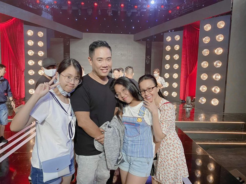 Cuộc sống của Cẩm Ly ở tuổi 53: Viên mãn bên chồng con, vui thú miệt vườn ở nhà phố - Ảnh 5. Cuộc sống của Cẩm Ly ở tuổi 53: Viên mãn bên chồng con, vui thú miệt vườn ở nhà phố - Ảnh 5.