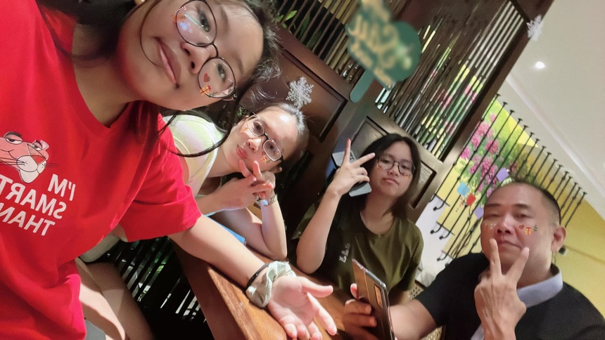 Cuộc sống của Cẩm Ly ở tuổi 53: Viên mãn bên chồng con, vui thú miệt vườn ở nhà phố - Ảnh 3. Cuộc sống của Cẩm Ly ở tuổi 53: Viên mãn bên chồng con, vui thú miệt vườn ở nhà phố - Ảnh 3.