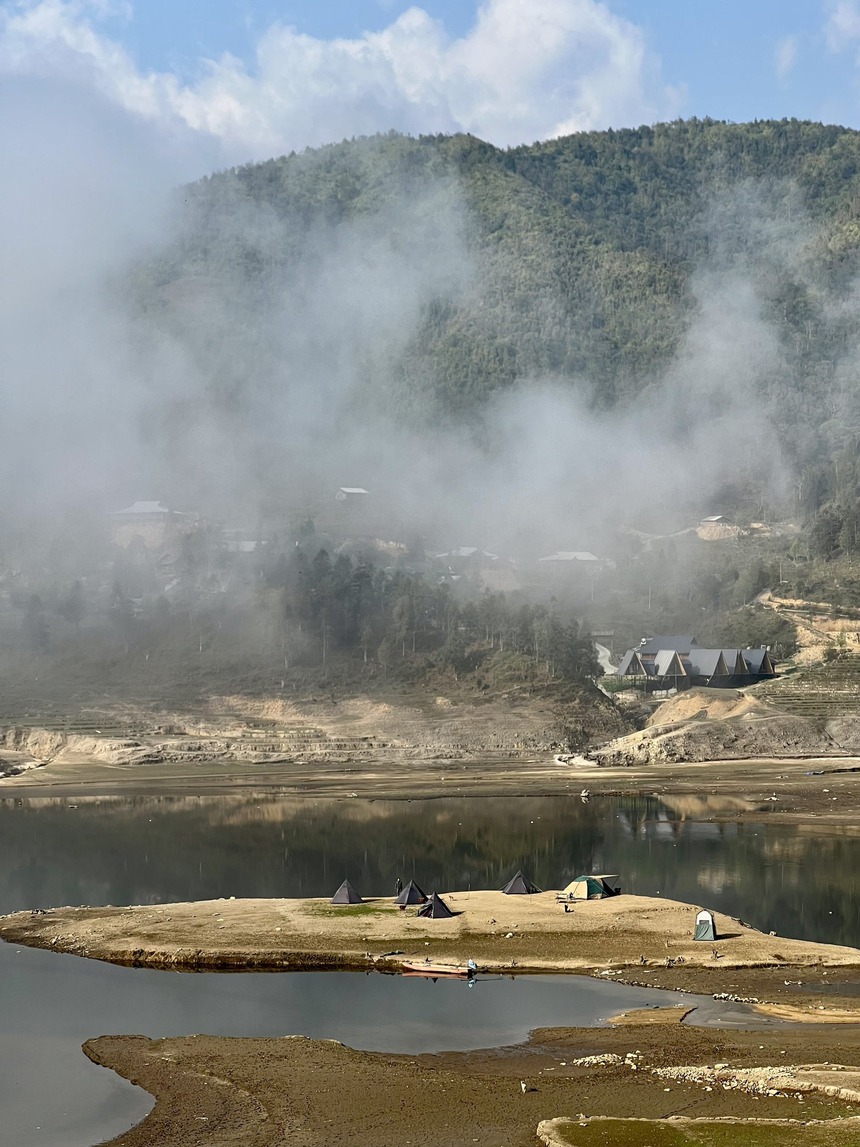 Séo Mý Tỷ đốn tim dân phượt với tuyệt cảnh cắm trại trên mây, vào mùa hoa nở ngất ngây cả bản làng - Ảnh 6.