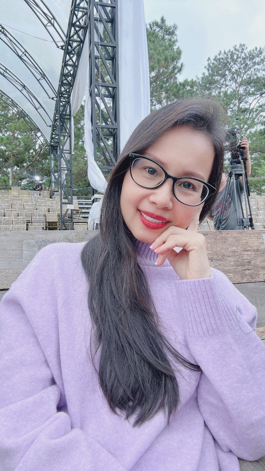 Cuộc sống của Cẩm Ly ở tuổi 53: Viên mãn bên chồng con, vui thú miệt vườn ở nhà phố - Ảnh 4. Cuộc sống của Cẩm Ly ở tuổi 53: Viên mãn bên chồng con, vui thú miệt vườn ở nhà phố - Ảnh 4.