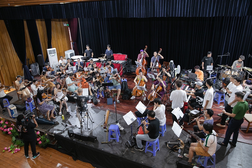 NSƯT Đăng Dương: Chỉ muốn lên ngay sân khấu trình diễn 'Tổ Quốc gọi tên mình' - Ảnh 3. NSƯT Đăng Dương: Chỉ muốn lên ngay sân khấu trình diễn 'Tổ Quốc gọi tên mình' - Ảnh 3.