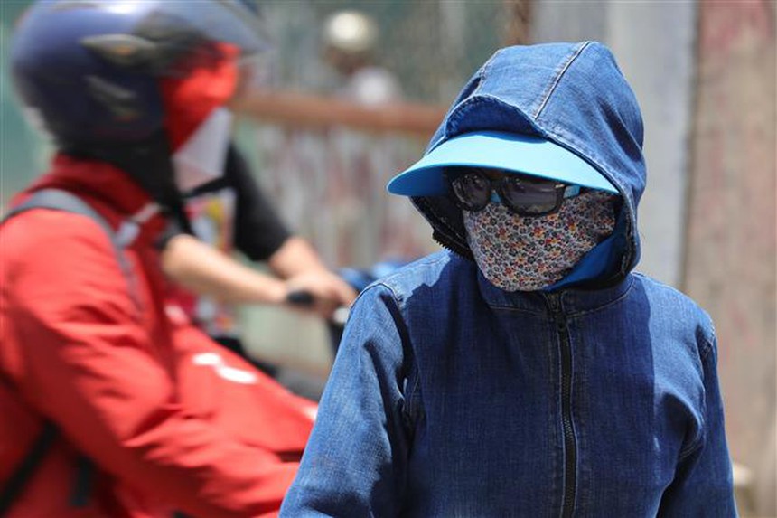 Cảnh báo nắng nóng tại Bắc Bộ và Trung Bộ dịp cuối tuần - Ảnh 1. Cảnh báo nắng nóng tại Bắc Bộ và Trung Bộ dịp cuối tuần - Ảnh 1.