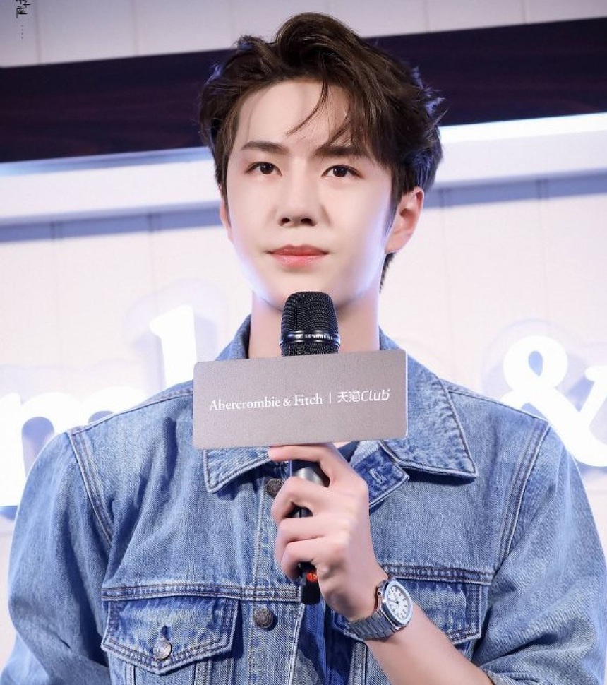 (Bài đăng thứ 7) Nhìn bộ sưu tập đồng hồ độc lạ biết Vương Nhất Bác sành điệu thế nào - Ảnh 12. (Bài đăng thứ 7) Nhìn bộ sưu tập đồng hồ độc lạ biết Vương Nhất Bác sành điệu thế nào - Ảnh 12.