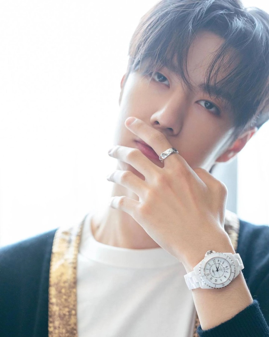 (Bài đăng thứ 7) Nhìn bộ sưu tập đồng hồ độc lạ biết Vương Nhất Bác sành điệu thế nào - Ảnh 17. (Bài đăng thứ 7) Nhìn bộ sưu tập đồng hồ độc lạ biết Vương Nhất Bác sành điệu thế nào - Ảnh 17.