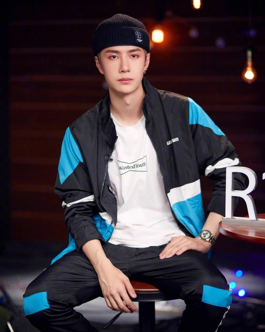 (Bài đăng thứ 7) Nhìn bộ sưu tập đồng hồ độc lạ biết Vương Nhất Bác sành điệu thế nào - Ảnh 2. (Bài đăng thứ 7) Nhìn bộ sưu tập đồng hồ độc lạ biết Vương Nhất Bác sành điệu thế nào - Ảnh 2.