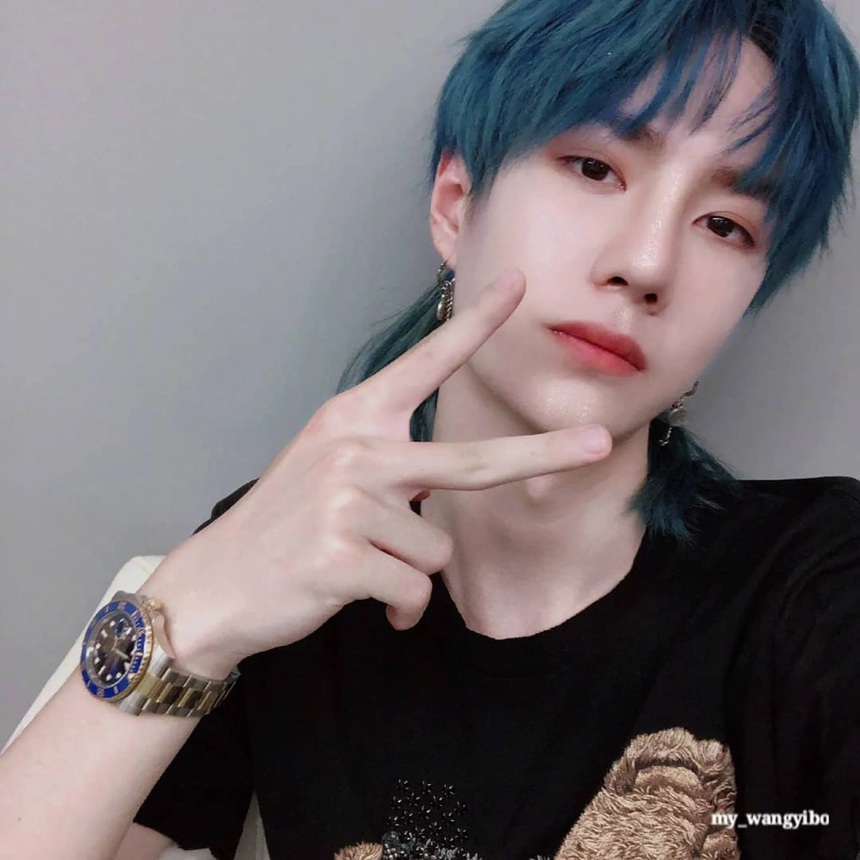 (Bài đăng thứ 7) Nhìn bộ sưu tập đồng hồ độc lạ biết Vương Nhất Bác sành điệu thế nào - Ảnh 9. (Bài đăng thứ 7) Nhìn bộ sưu tập đồng hồ độc lạ biết Vương Nhất Bác sành điệu thế nào - Ảnh 9.