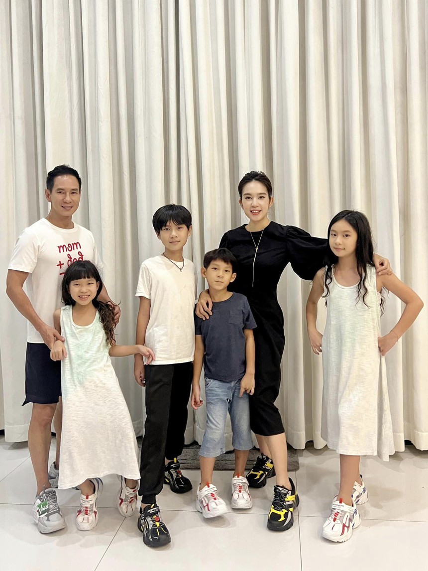 Bà xã Lý Hải sinh 4 con vẫn phơi phới: Bí quyết nhờ hạn chế đồ ngọt - Ảnh 1. Bà xã Lý Hải sinh 4 con vẫn phơi phới: Bí quyết nhờ hạn chế đồ ngọt - Ảnh 1.