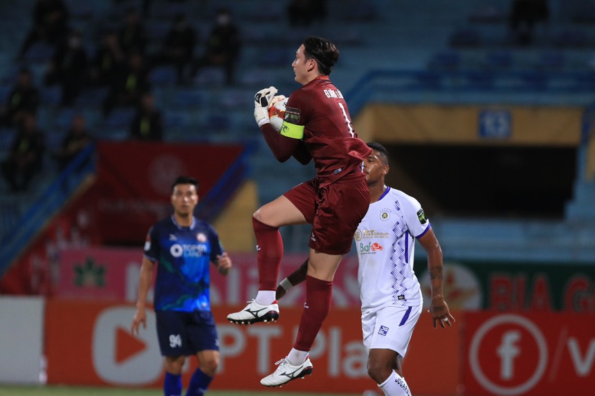 Trung vệ Quế Ngọc Hải: ‘Văn Lâm là thủ môn chơi chân tốt’ - Ảnh 2.