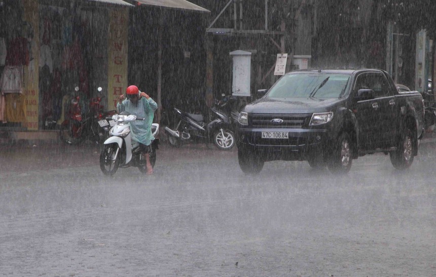 Vùng núi và trung du Bắc Bộ có mưa rào và dông - Ảnh 1.