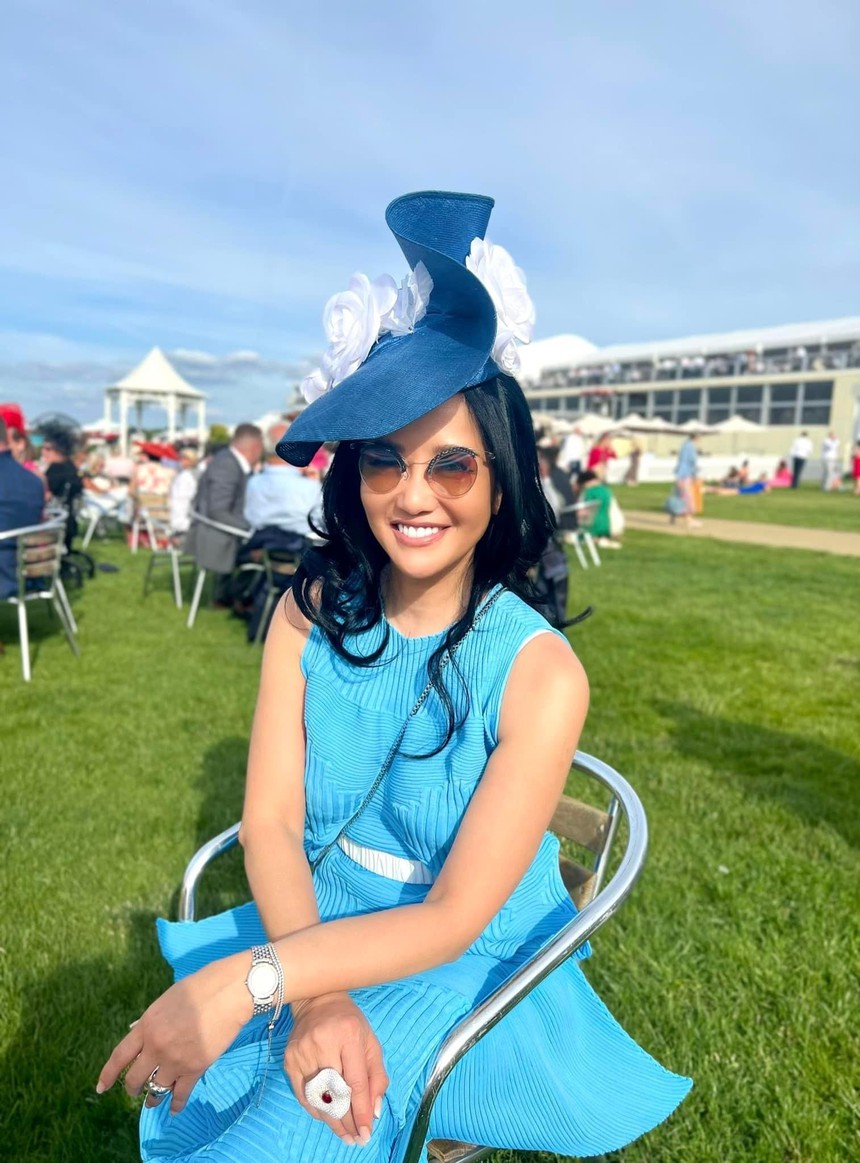 Ca sĩ Hồng Nhung - Ảnh 1.