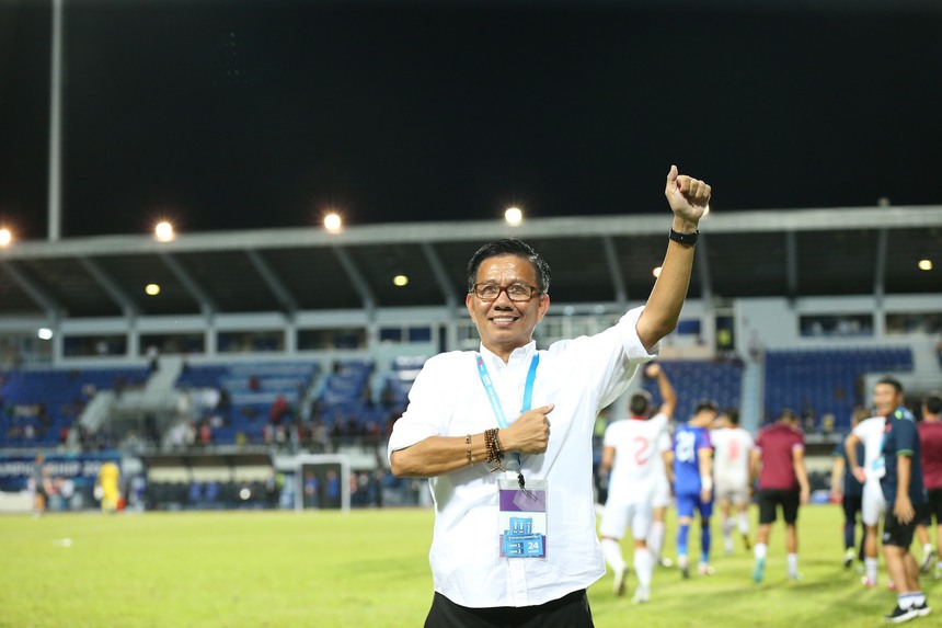 HLV Hoàng Anh Tuấn thoát kiếp "Vua về nhì" - Ảnh 1. HLV Hoàng Anh Tuấn thoát kiếp "Vua về nhì" - Ảnh 1.