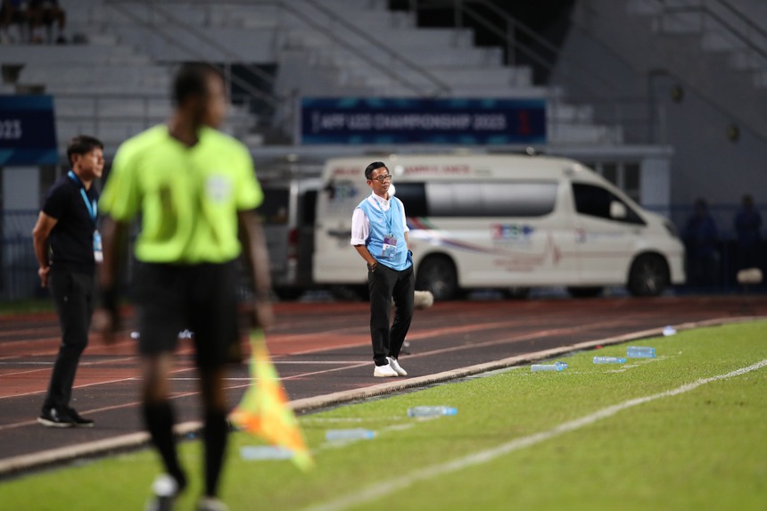 HLV Hoàng Anh Tuấn thoát kiếp "Vua về nhì" - Ảnh 3. HLV Hoàng Anh Tuấn thoát kiếp "Vua về nhì" - Ảnh 3.