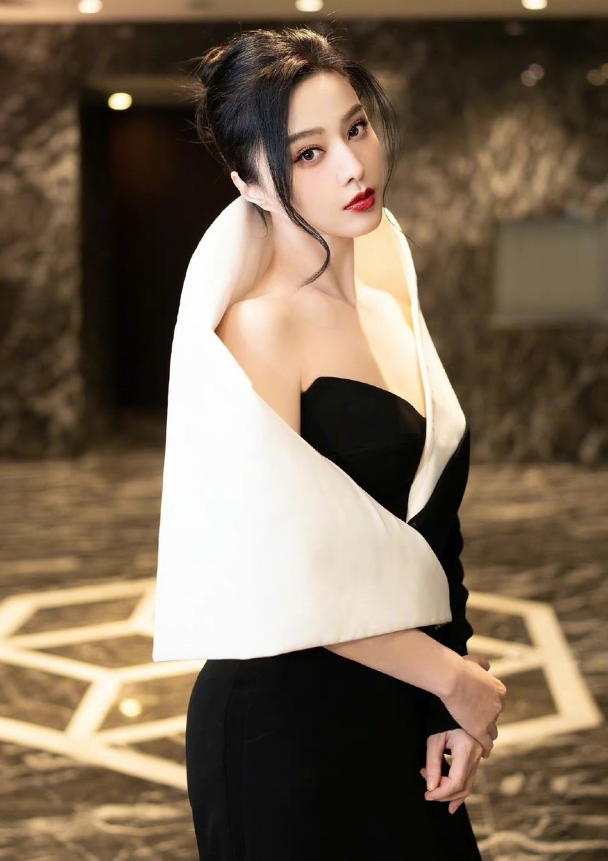 Những 'cha nuôi' bị nghi là người tình của dàn sao nữ C-biz: Phạm Băng Băng, Lưu Diệc Phi... - Ảnh 14.