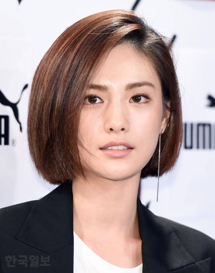 'Mask Girl' Nana biến thành một người hoàn toàn khác với mái tóc ngắn - Ảnh 12. 'Mask Girl' Nana biến thành một người hoàn toàn khác với mái tóc ngắn - Ảnh 12.