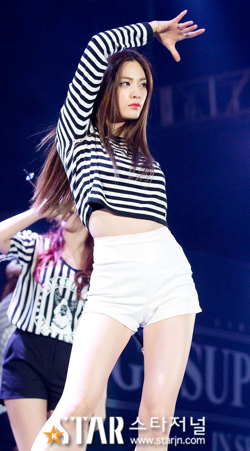 'Mask Girl' Nana biến thành một người hoàn toàn khác với mái tóc ngắn - Ảnh 2. 'Mask Girl' Nana biến thành một người hoàn toàn khác với mái tóc ngắn - Ảnh 2.