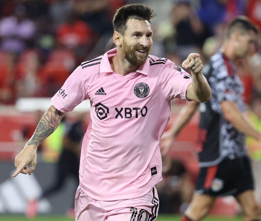 Messi vừa vào sân đã 'nhả đạn', Inter Miami thắng trận thứ 9 liên tiếp trên mọi đấu trường - Ảnh 2. Messi vừa vào sân đã 'nhả đạn', Inter Miami thắng trận thứ 9 liên tiếp trên mọi đấu trường - Ảnh 2.