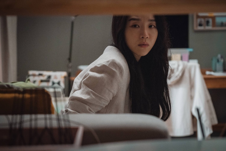 Từ nữ phụ tầm thường đến ngôi sao chói lọi: Shin Hye Sun trở lại với phim 'Target' - Ảnh 2.