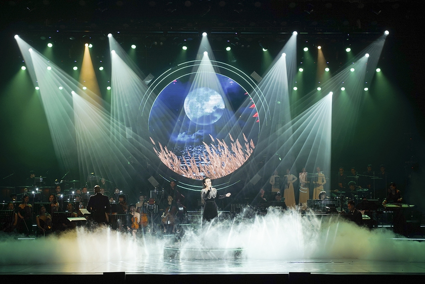 Ca sĩ Đăng Dương tạo dấu ấn mới cho nhạc đỏ với liveshow 'Tổ Quốc gọi tên mình' - Ảnh 4. Ca sĩ Đăng Dương tạo dấu ấn mới cho nhạc đỏ với liveshow 'Tổ Quốc gọi tên mình' - Ảnh 4.