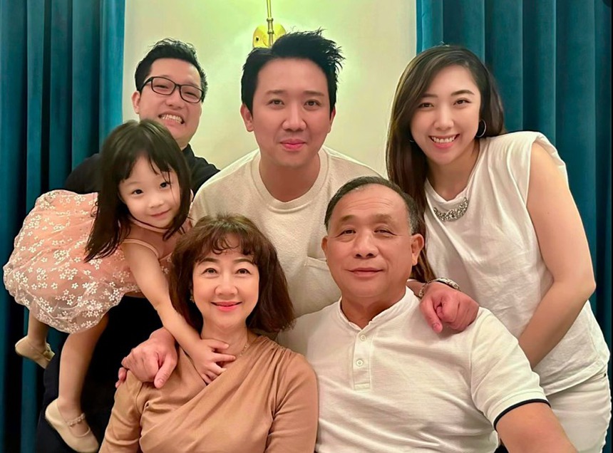 Sao Việt 27/8: Thùy Tiên hội ngộ chủ tịch Miss Grand, Quang Tèo nhập viện vì sốt xuất huyết - Ảnh 3.