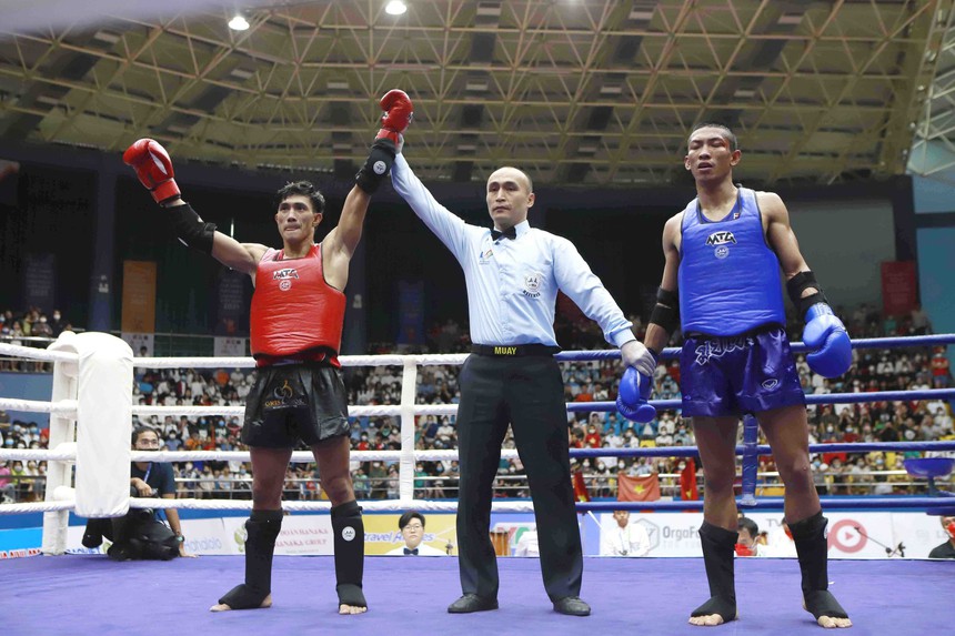 Nguyễn Trần Duy Nhất hóa giải ‘đòn hiểm’ của đối thủ Thái Lan để hoàn thành giấc mơ HCV, khiến CĐV ca ngợi với hành động đẹp - Ảnh 3. Nguyễn Trần Duy Nhất hóa giải ‘đòn hiểm’ của đối thủ Thái Lan để hoàn thành giấc mơ HCV, khiến CĐV ca ngợi với hành động đẹp - Ảnh 3.