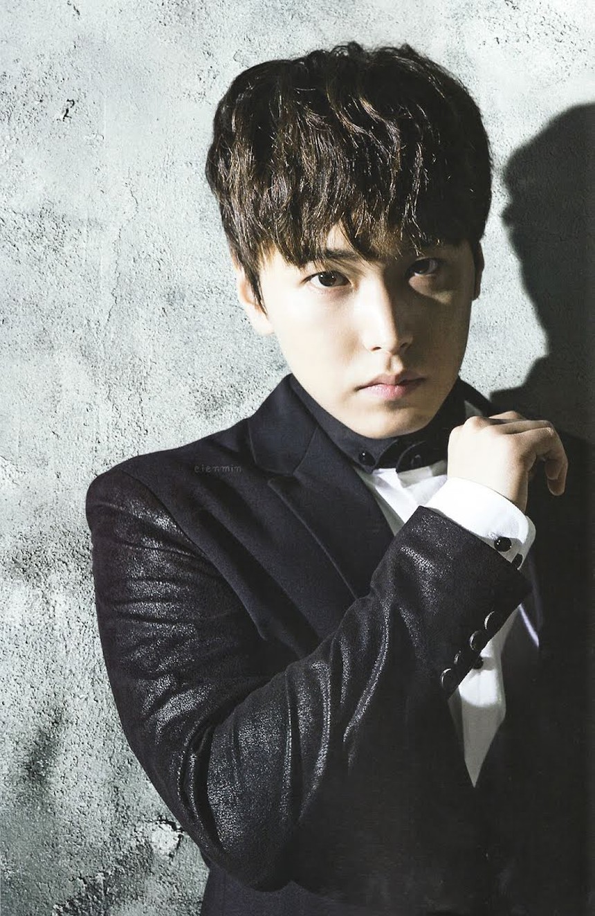 Khi các sao nam K-pop bị chính fan 'quay lưng' vì chuyện đời tư - Ảnh 1.