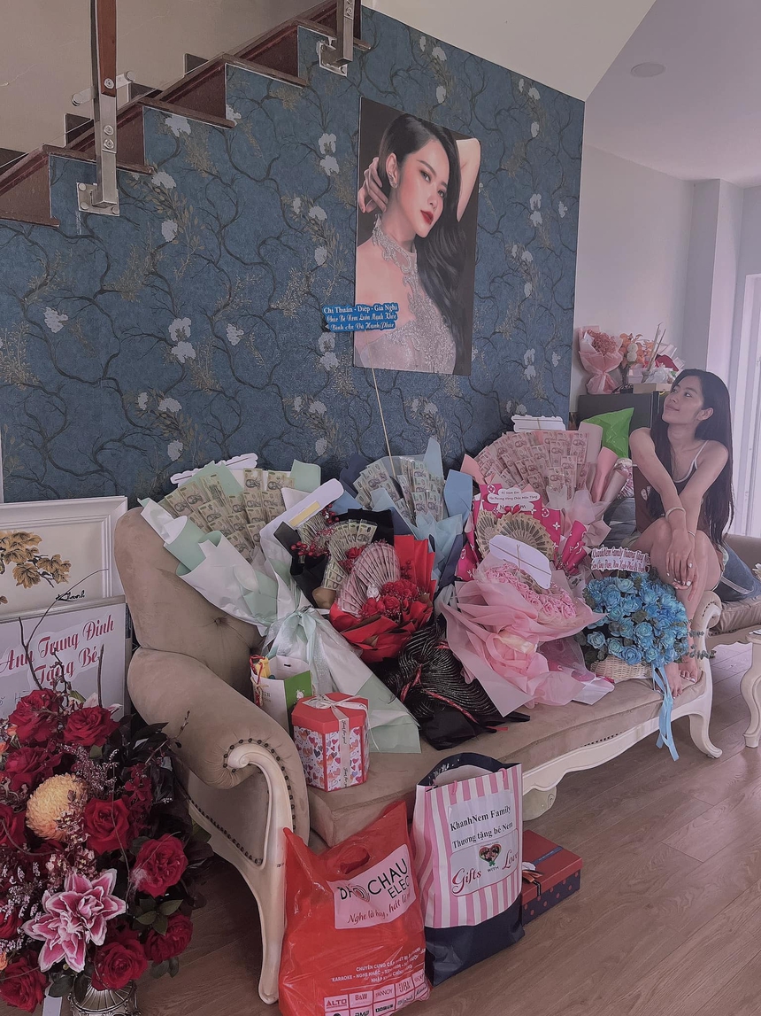 Nam Em được người hâm mộ tặng "hoa tiền" sau một đêm, ai cũng ngưỡng mộ - Ảnh 4.