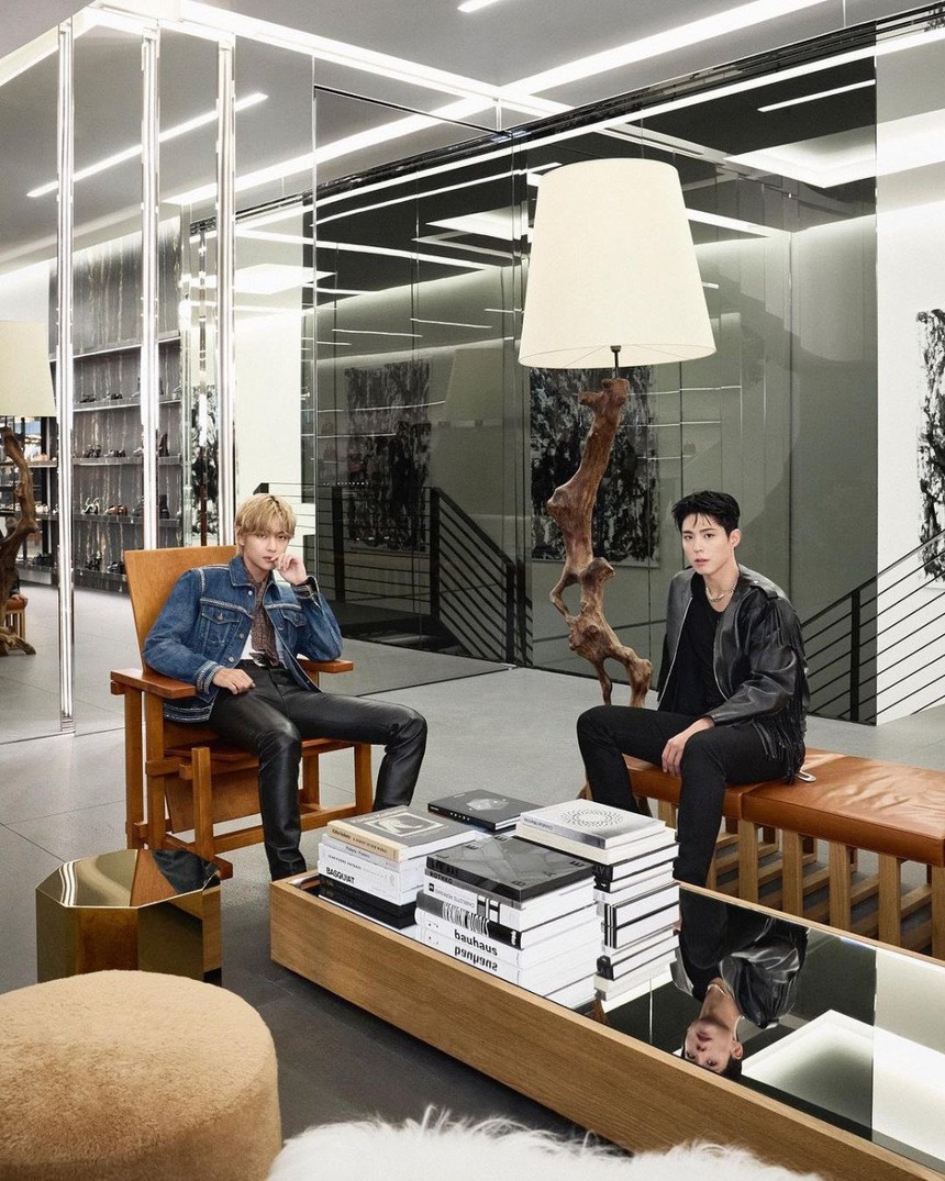 Mê mẩn với màn đọ dáng của 2 chàng 'Celine Boy' V BTS và Park Bo Gum - Ảnh 3.