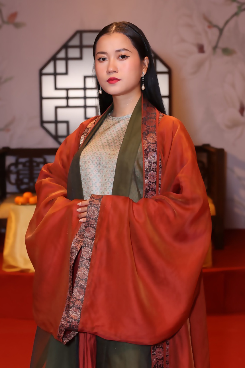 Lâm Vỹ Dạ "chán" diễn xuất bất ngờ nhá hàng MV cổ trang - Ảnh 2.