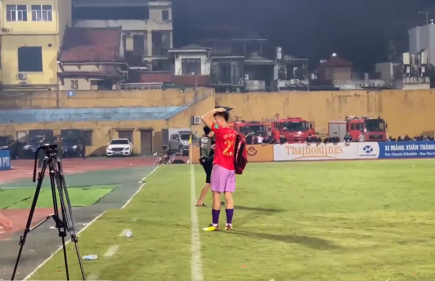 CAHN vô địch V-League trong sự lạc lõng của thủ môn Bùi Tiến Dũng - Ảnh 3. CAHN vô địch V-League trong sự lạc lõng của thủ môn Bùi Tiến Dũng - Ảnh 3.