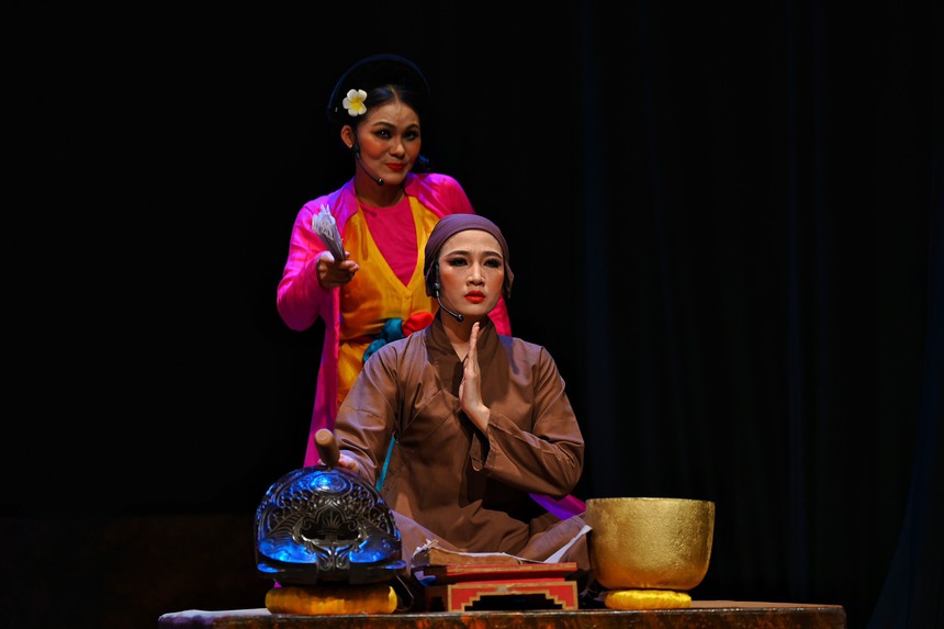 Chị Hằng biên tập - Chèo cổ Quan Âm Thị Kính 'cháy vé' trước giờ diễn - Ảnh 1.